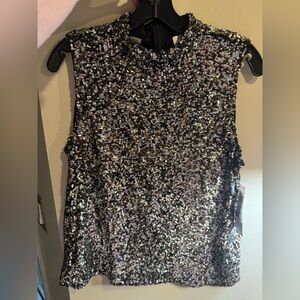 Equipment sequin going out top